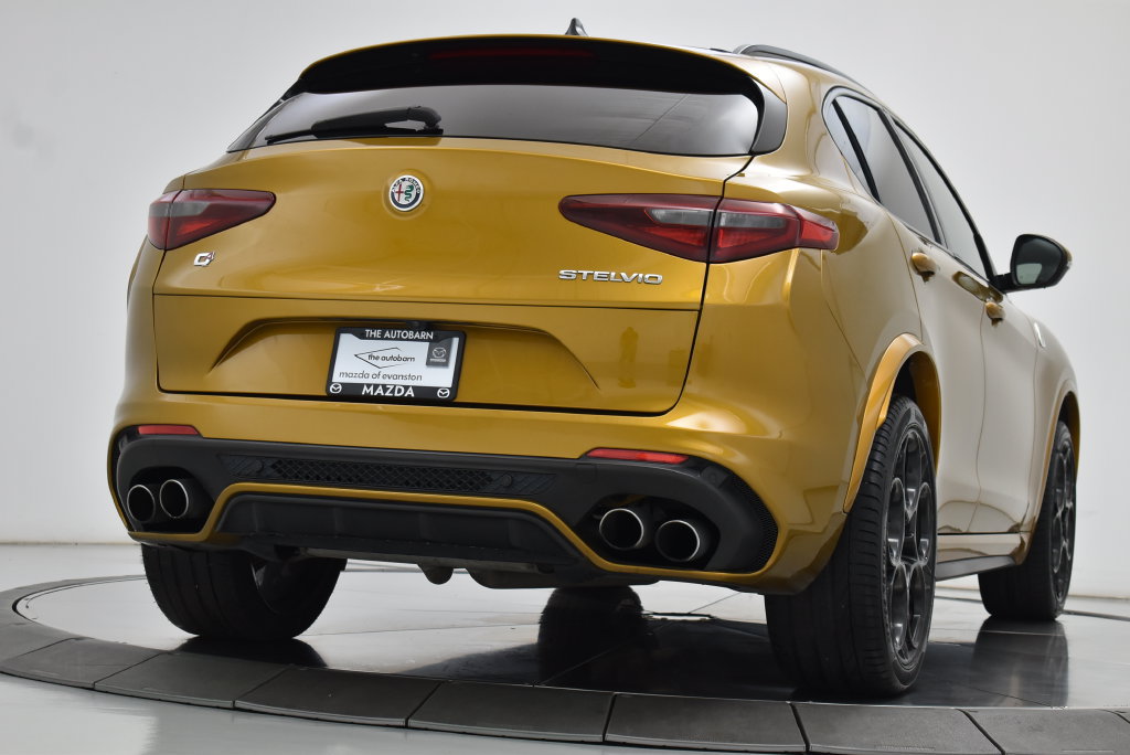 Used 2022 Alfa Romeo Stelvio Quadrifoglio w/ Active Assist Plus Package AWD/4WD image 27