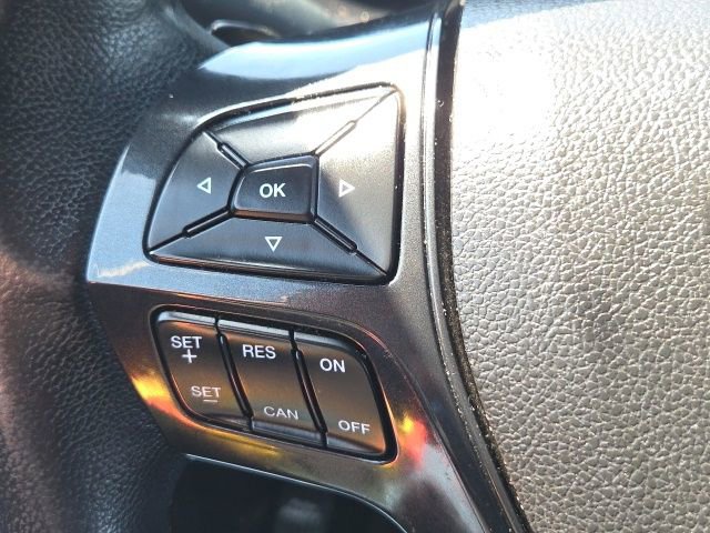 Used 2017 Ford Explorer XLT w/ Equipment Group 202A AWD/4WD image 38