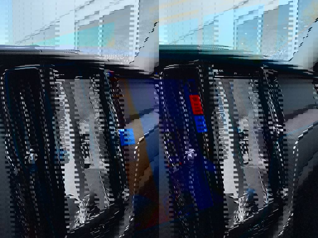 Certified 2023 Volvo XC60 B5 Plus w/ Protection Package Premier image 24