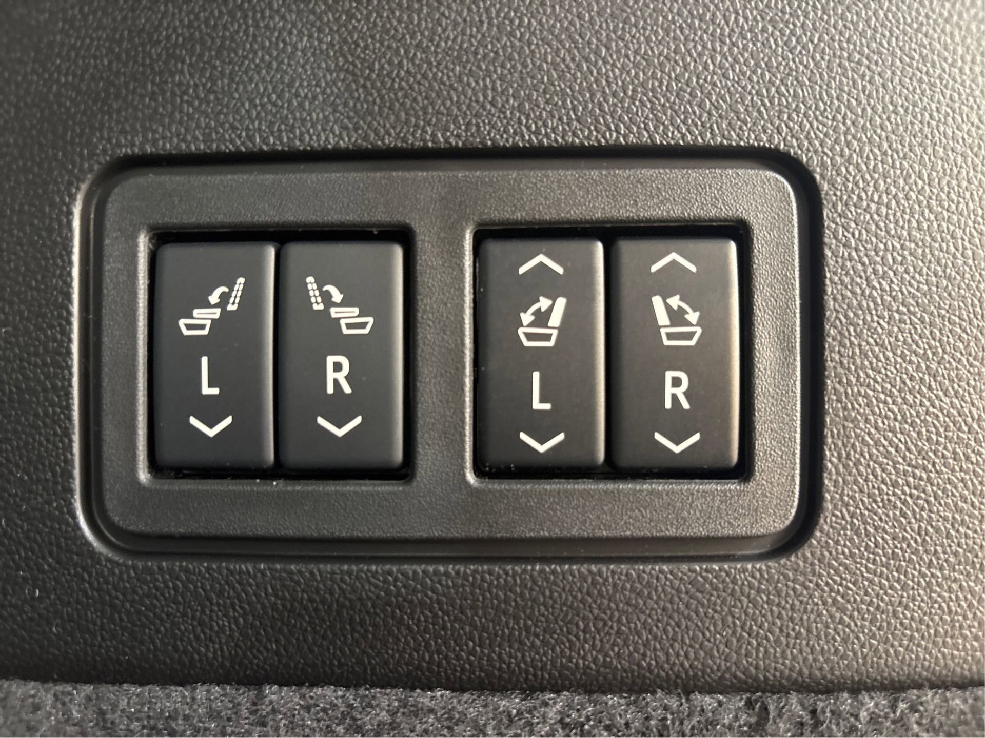 New 2025 Cadillac XT6 Premium Luxury w/ Technology Package FWD image 12