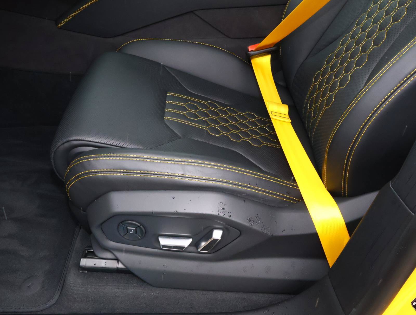 Used 2025 Lamborghini Urus SE AWD/4WD image 14