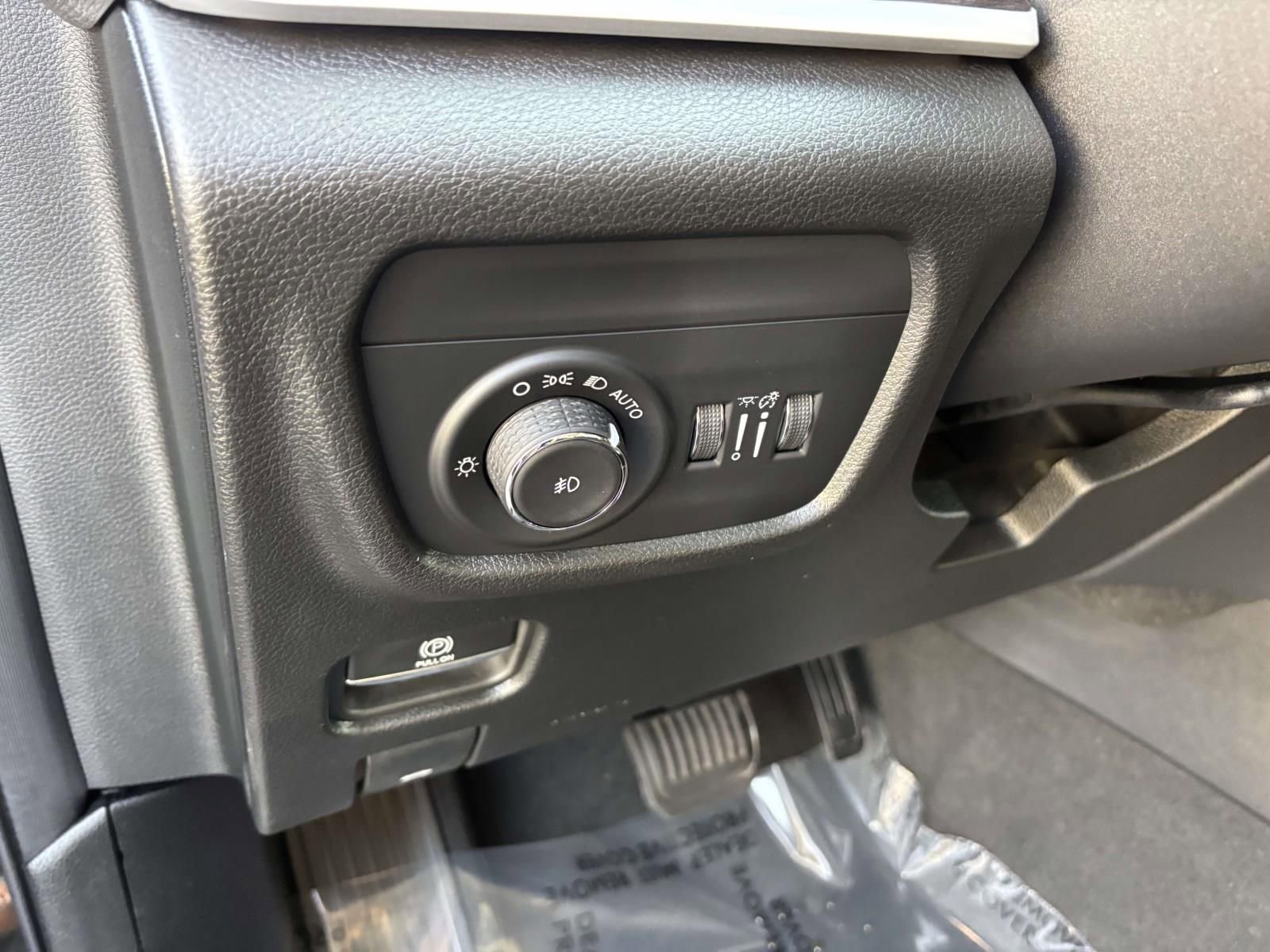 Used 2023 Jeep Grand Cherokee L Limited image 16