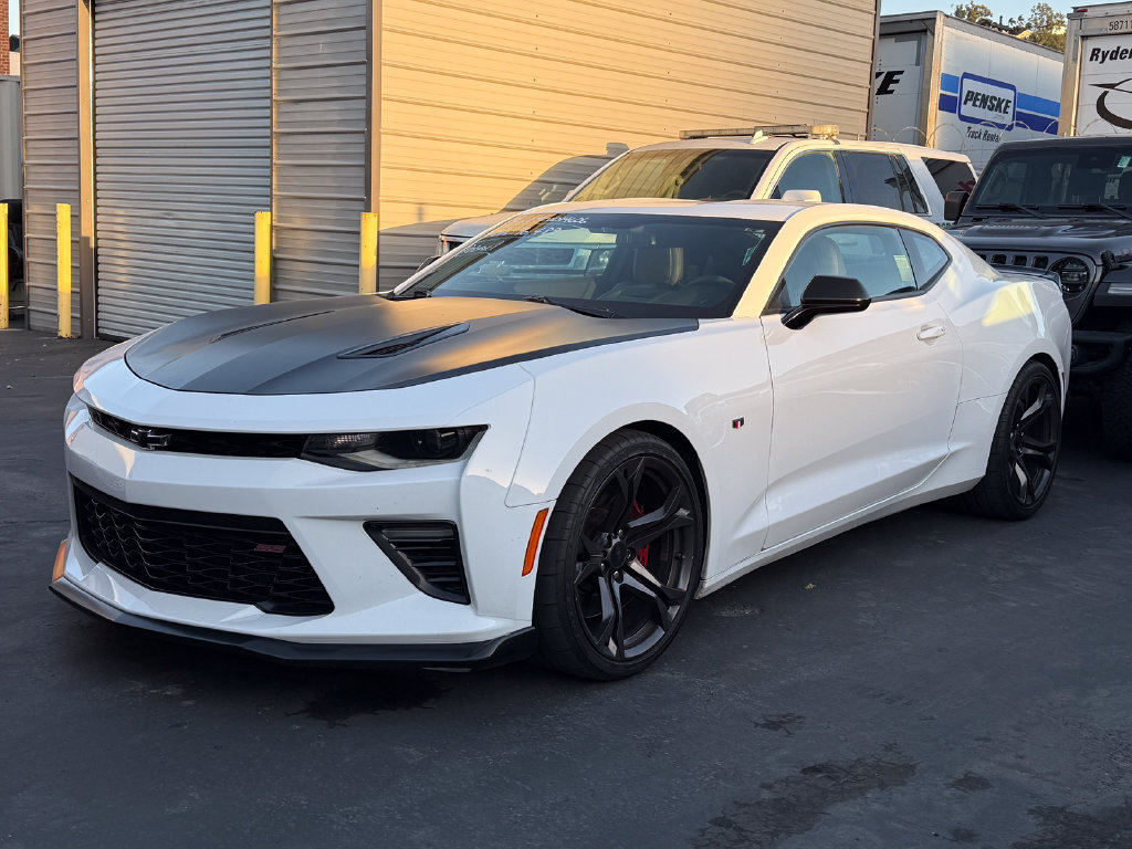 Used 2018 Chevrolet Camaro SS RWD image 2