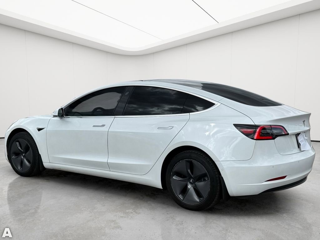 Used 2019 Tesla Model 3 Standard Range image 4