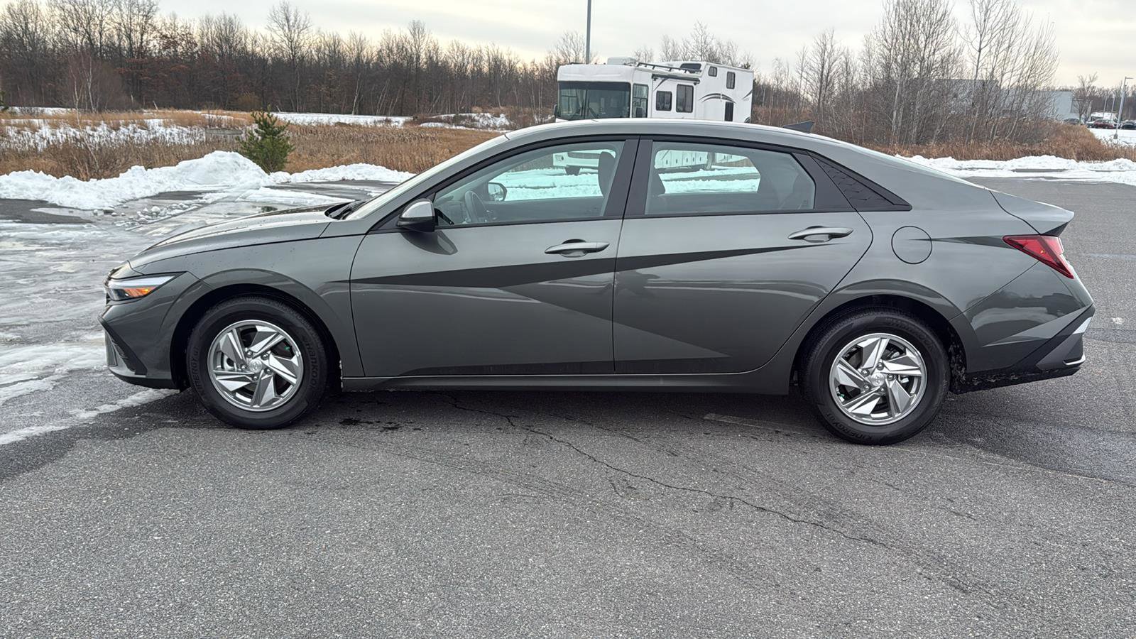 Used 2025 Hyundai Elantra SE image 13