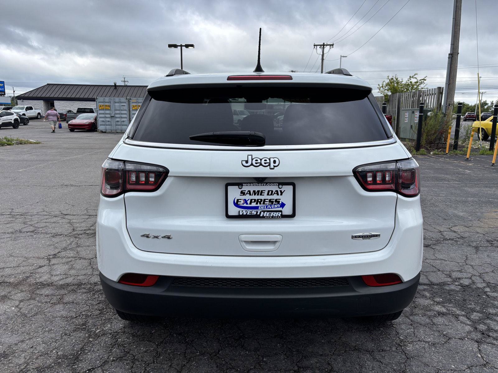 Used 2023 Jeep Compass Latitude w/ Convenience Group AWD/4WD image 6