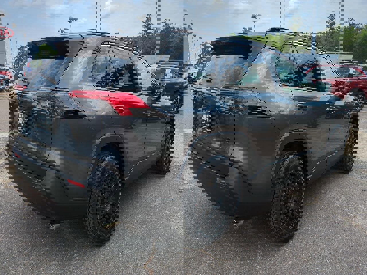 Used 2020 Toyota RAV4 LE FWD image 5