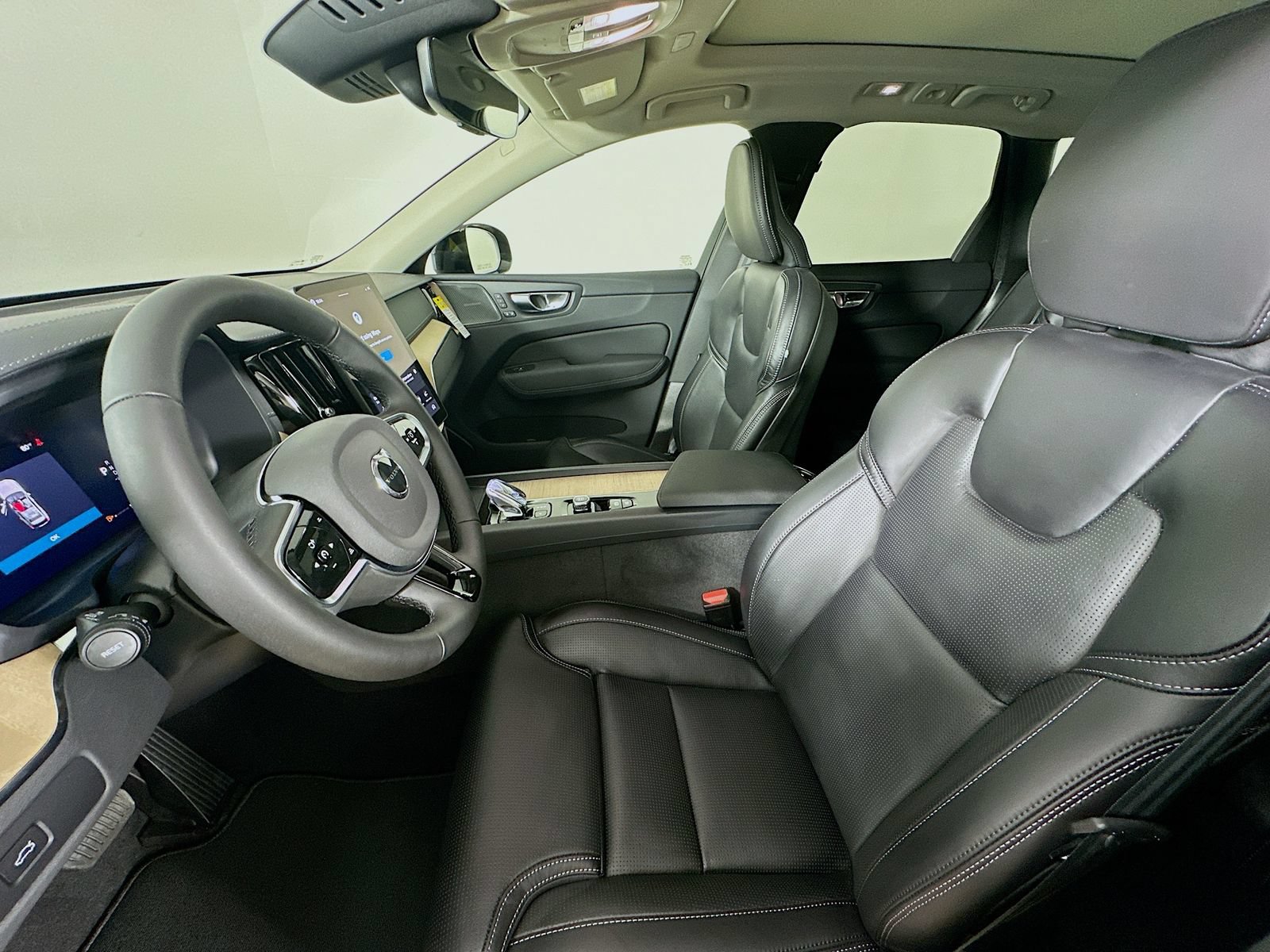 New 2026 Volvo XC60 B5 Ultra w/ Protection Package Premier AWD/4WD image 34