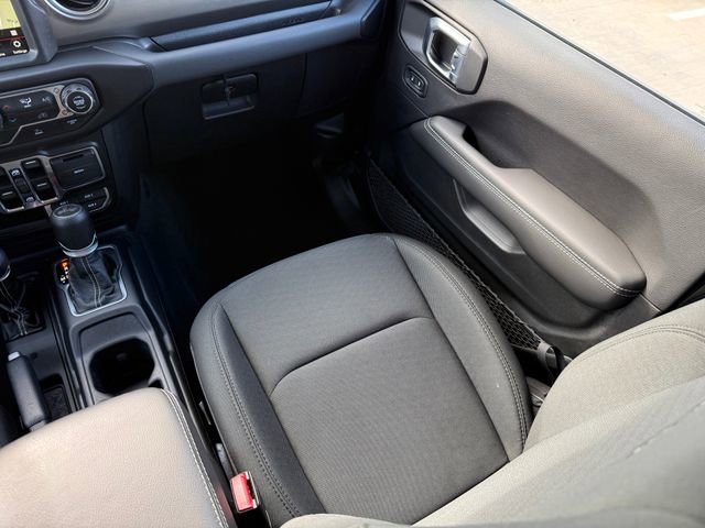 Used 2022 Jeep Wrangler Unlimited Sahara image 25