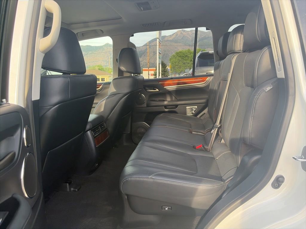 Used 2021 Lexus LX 570 4WD w/ Luxury Package image 33