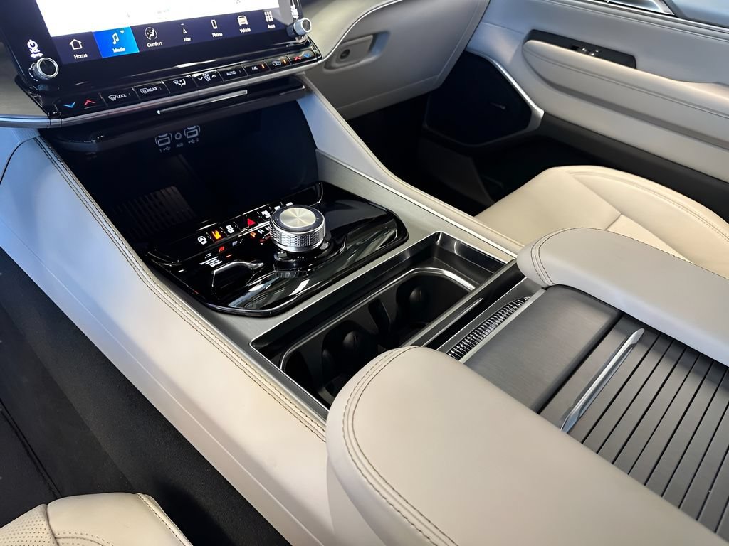 New 2026 Jeep Grand Wagoneer L 4WD image 34