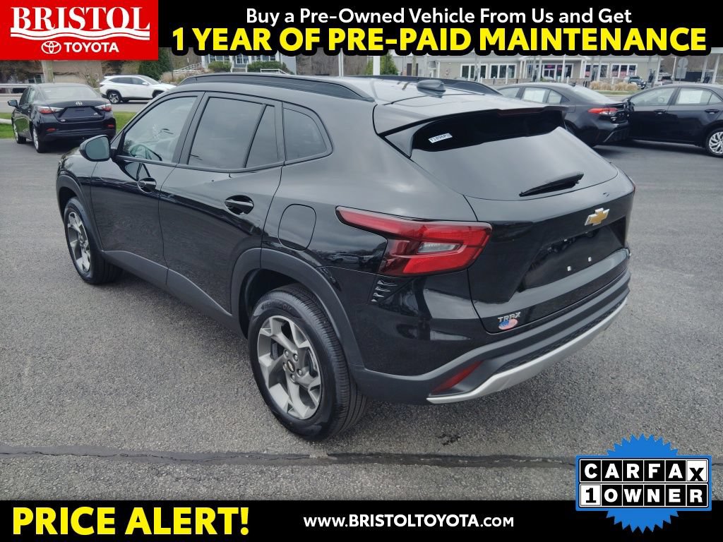 Used 2025 Chevrolet Trax LT w/ LT Convenience Package FWD image 7