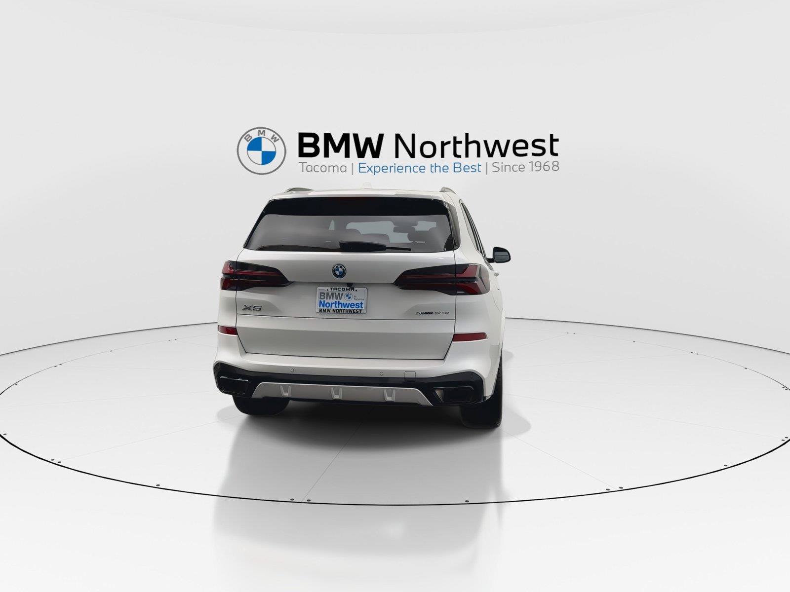 Used 2024 BMW X5 xDrive50e w/ M Sport Package AWD/4WD image 2