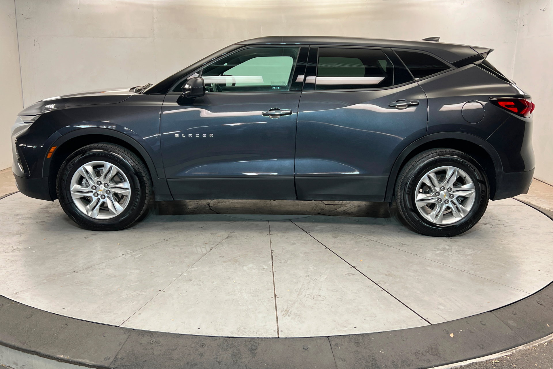 Used 2022 Chevrolet Blazer LT w/ LPO, Floor Liner Package FWD image 2