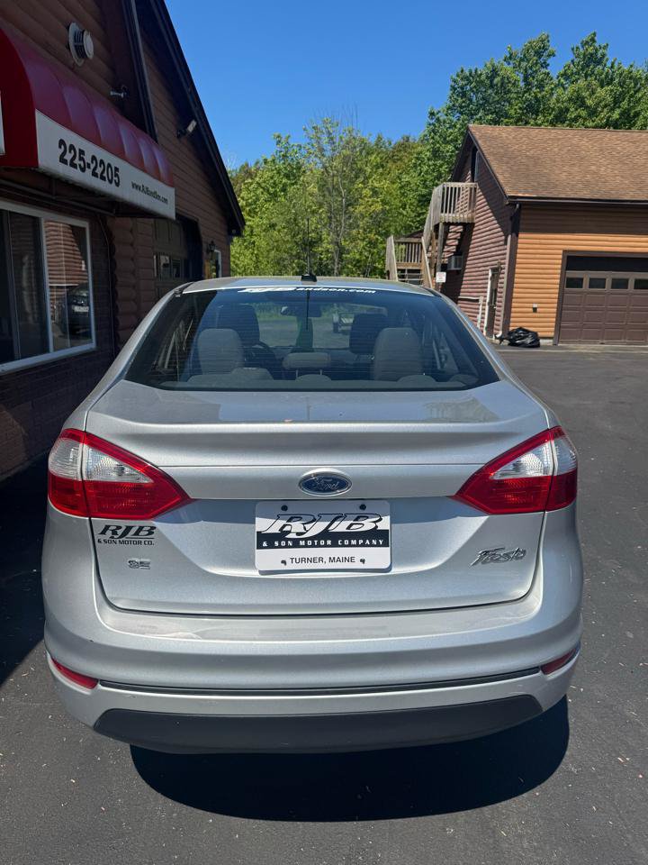 Used 2017 Ford Fiesta SE w/ Cold Weather Package FWD image 4