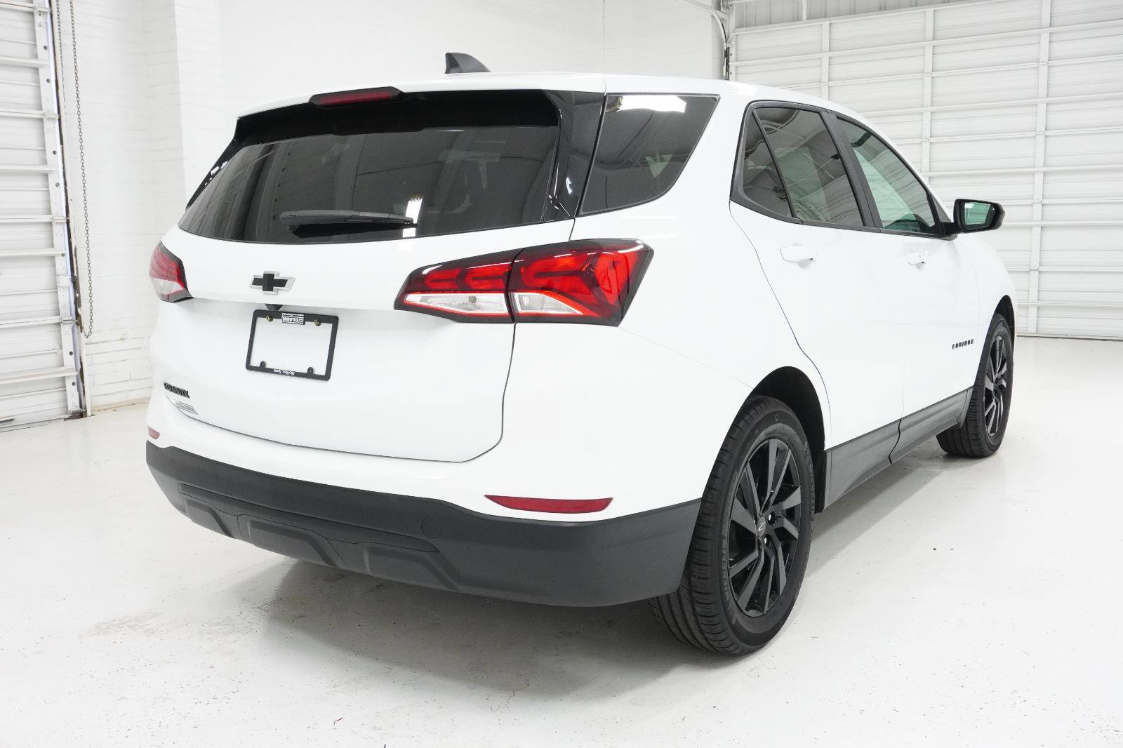 Used 2023 Chevrolet Equinox LS w/ LS Convenience Package image 5