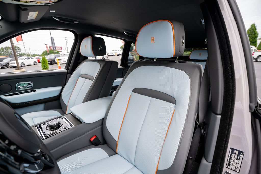 Used 2025 Rolls-Royce Cullinan AWD/4WD image 33