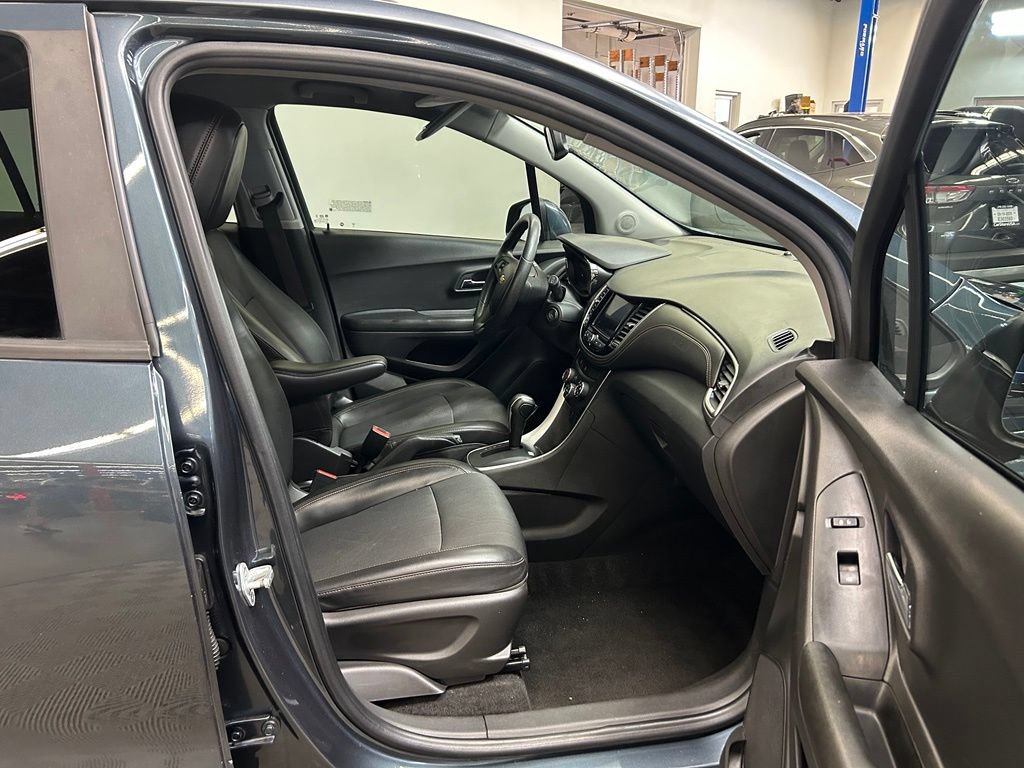 Used 2021 Chevrolet Trax LT AWD/4WD image 14