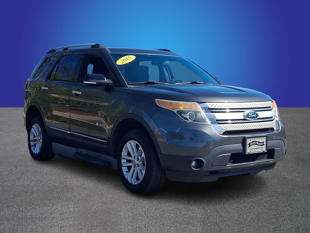 Used 2015 Ford Explorer XLT w/ Equipment Group 202B FWD image 3