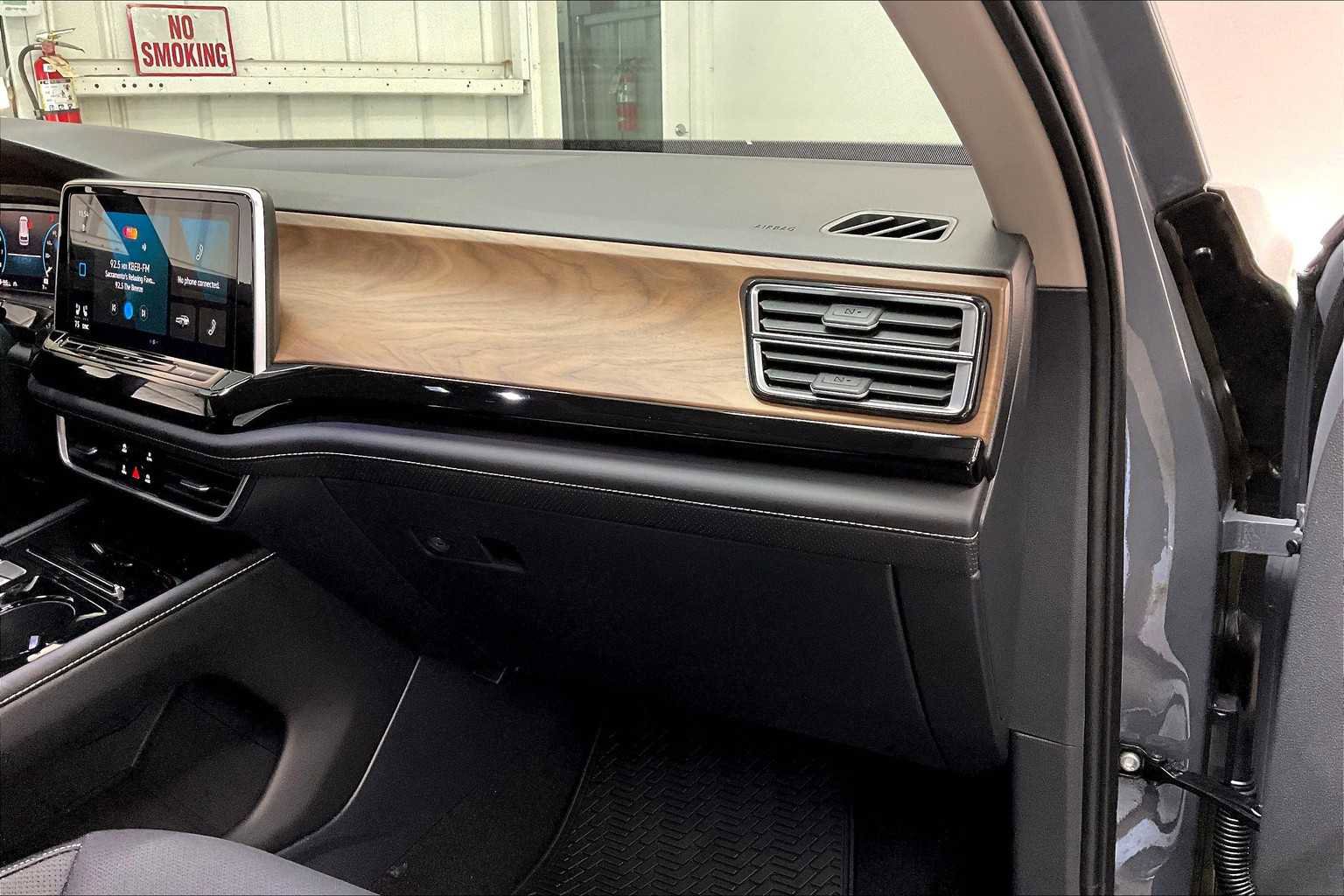 New 2025 Volkswagen Atlas SE image 28