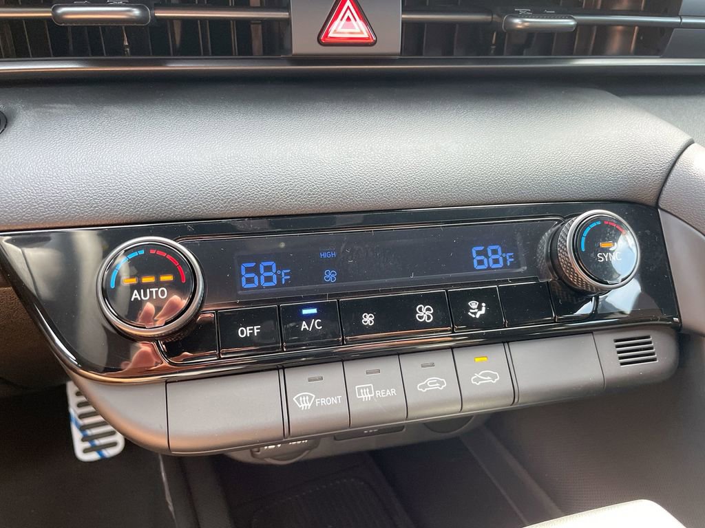 Used 2025 Hyundai Elantra Sport image 44