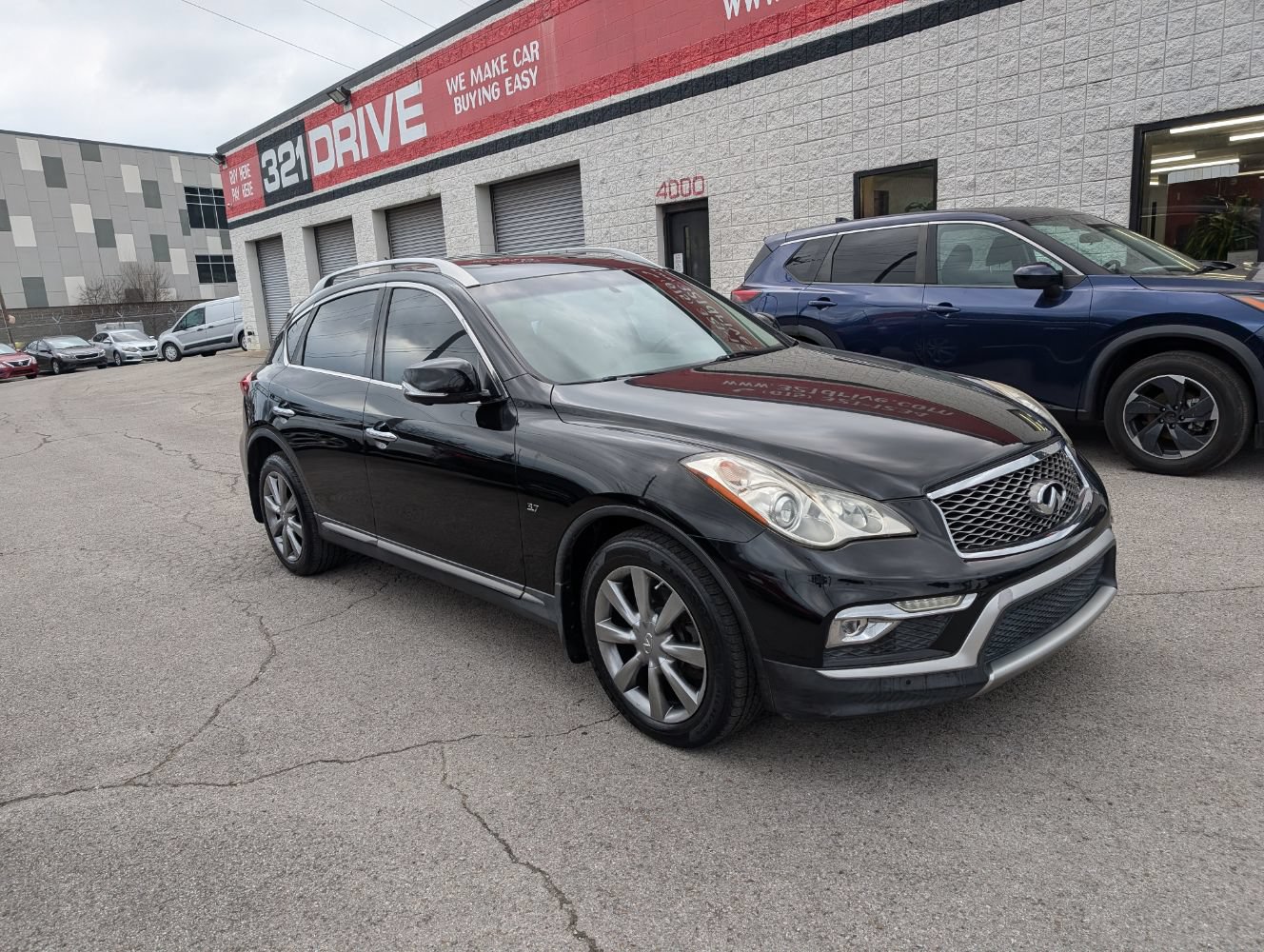 Used 2017 INFINITI QX50 2WD w/ Premium Plus Package image 4