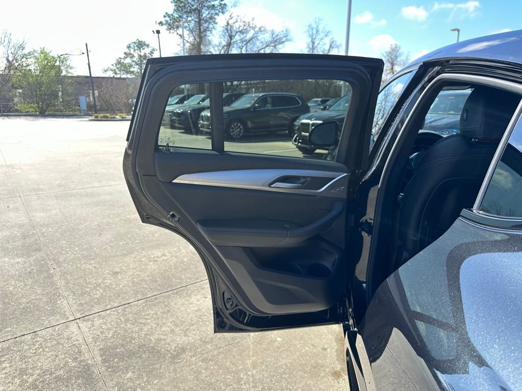 Certified 2025 BMW X4 xDrive30i image 22