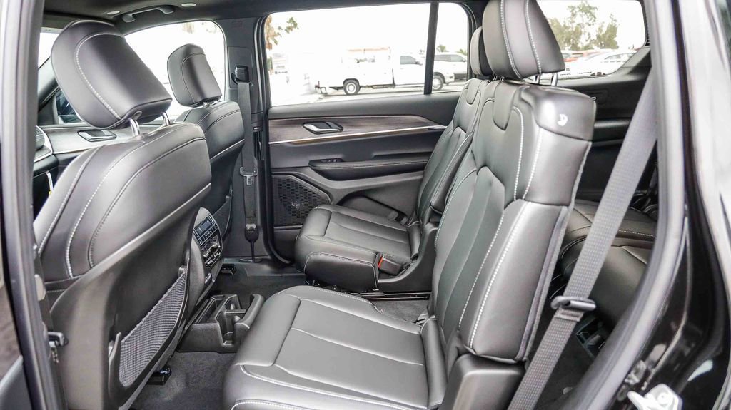 New 2025 Jeep Grand Cherokee L Limited w/ Black Appearance Package image 20