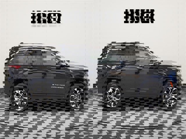 Used 2023 Jeep Grand Cherokee Overland w/ Adv Protech Group III image 2