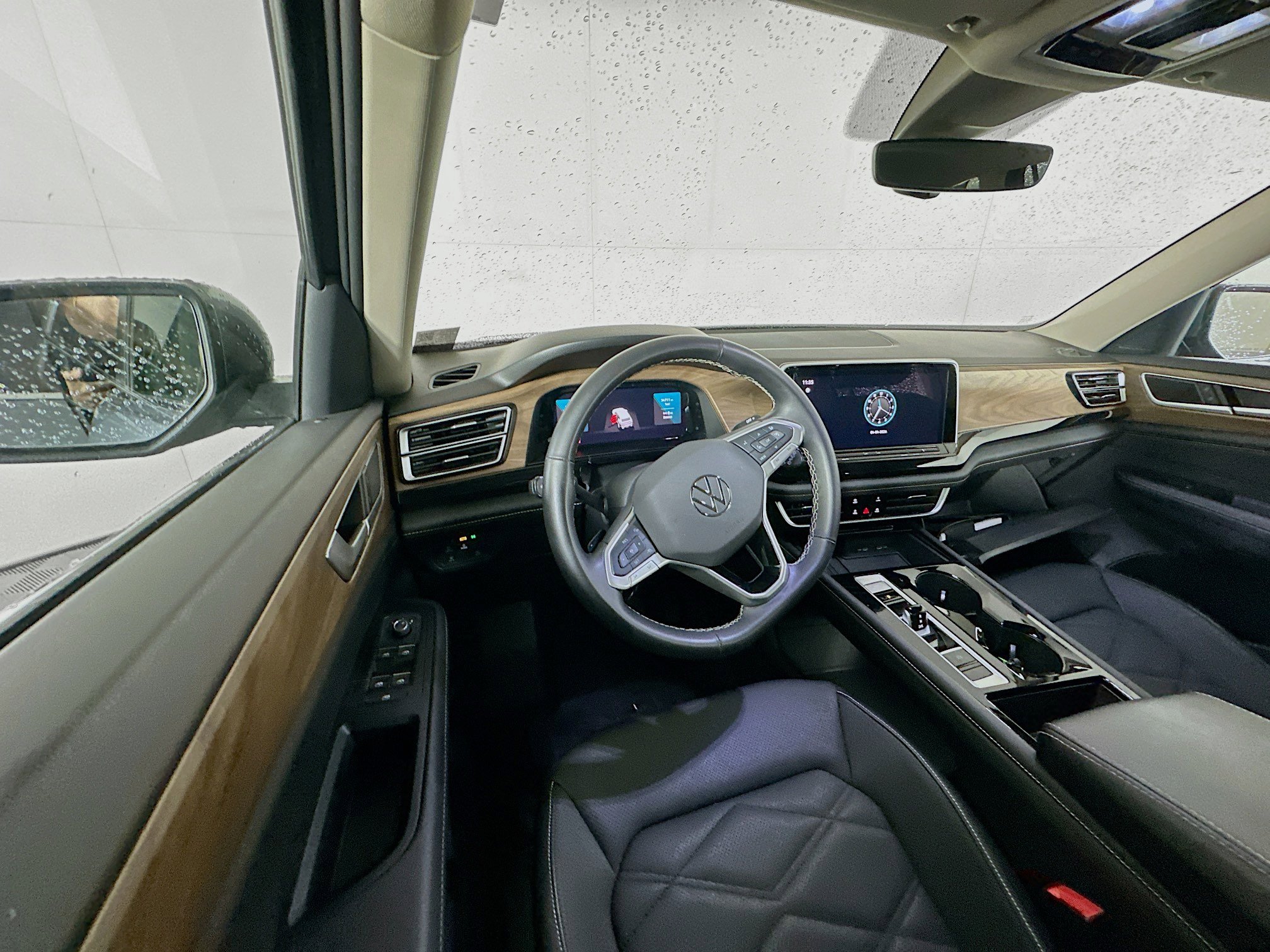 Used 2025 Volkswagen Atlas SE image 18