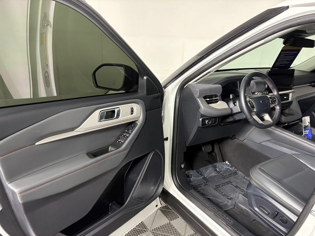 Certified 2025 Ford Explorer Active w/ Active Comfort Package AWD/4WD image 12
