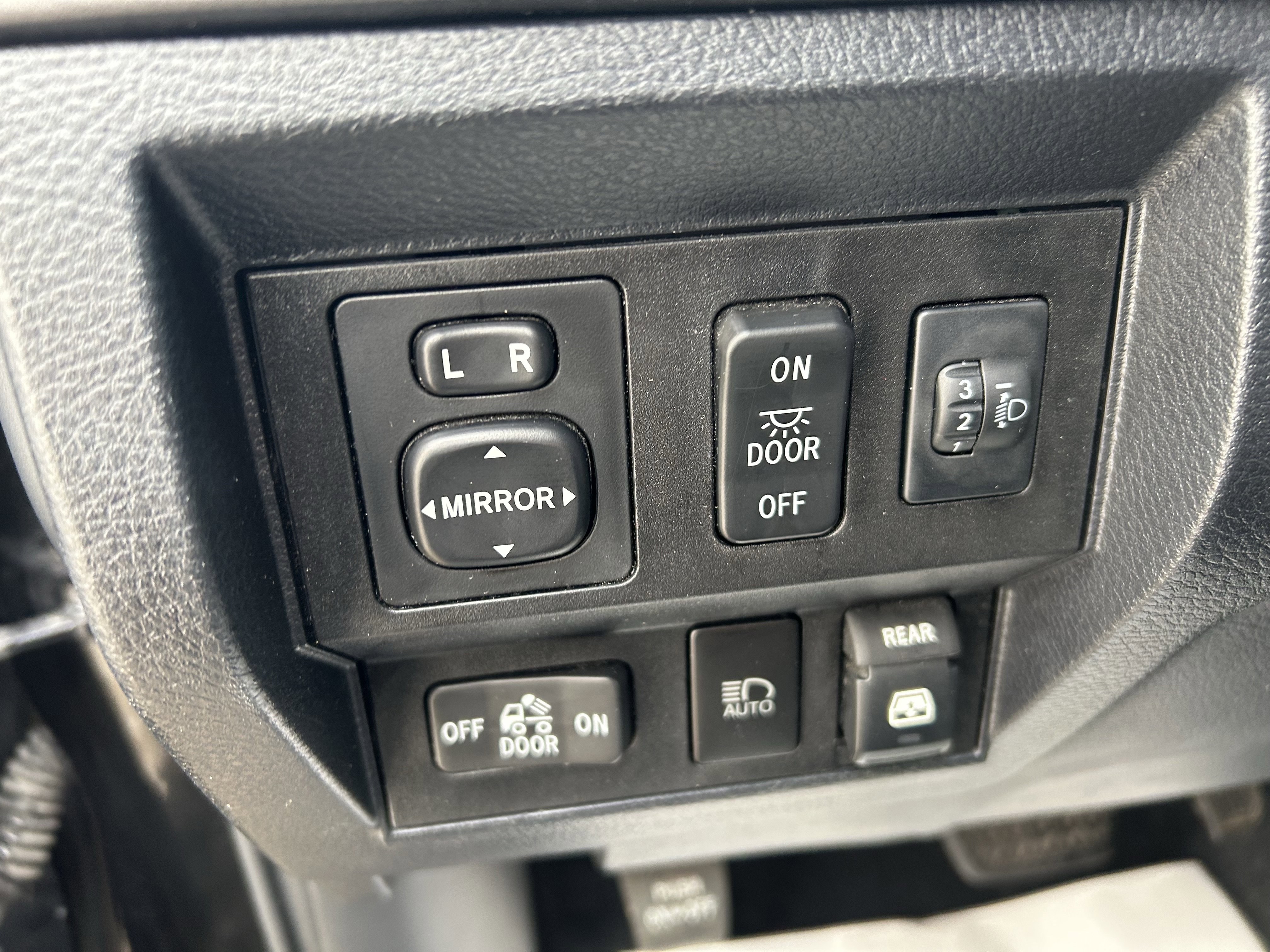 Certified 2019 Toyota Tundra SR5 w/ TRD Off Road Package AWD/4WD image 16