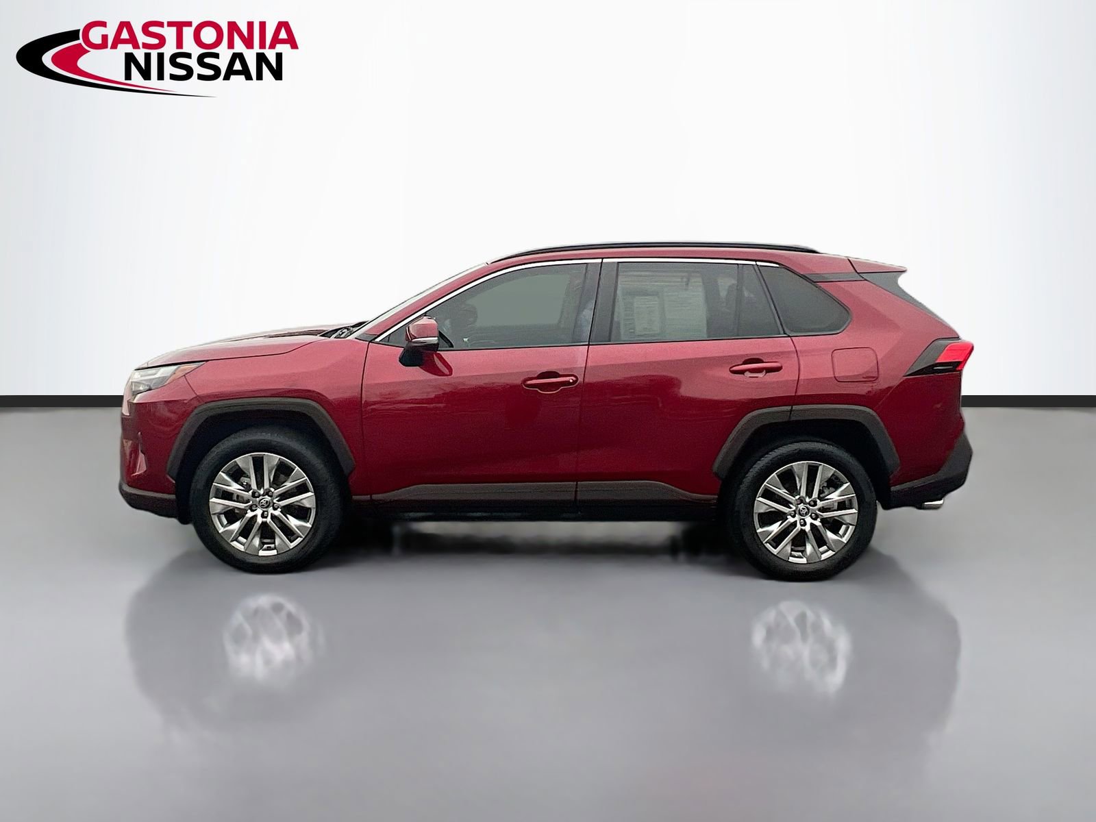 Used 2023 Toyota RAV4 XLE Premium image 5