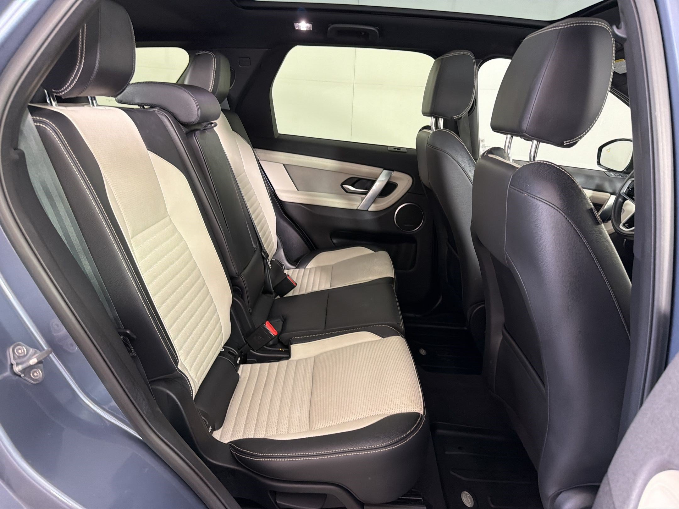 Used 2022 Land Rover Discovery Sport S R-Dynamic AWD/4WD image 30