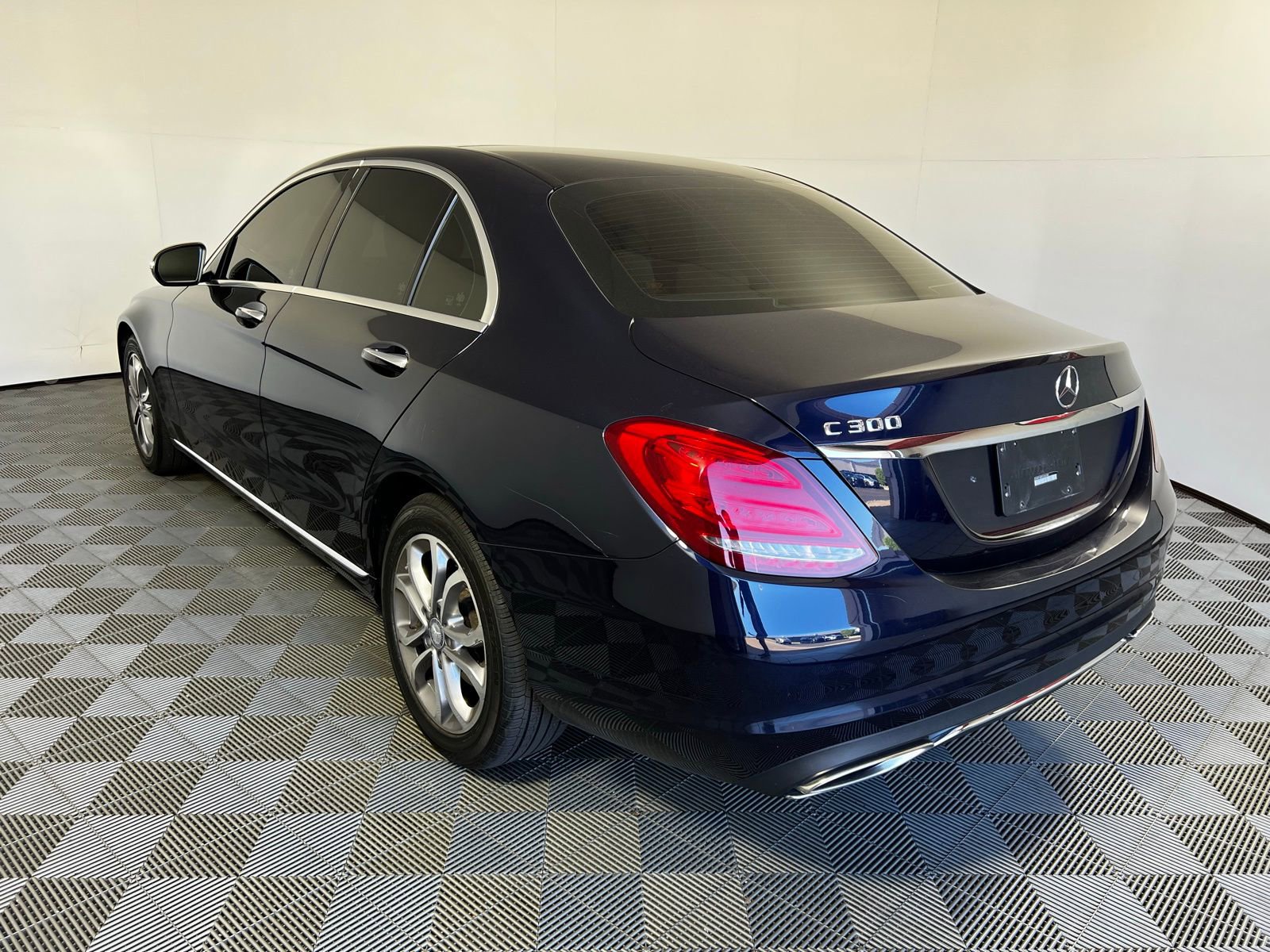 Used 2015 Mercedes-Benz C 300 Sedan image 7
