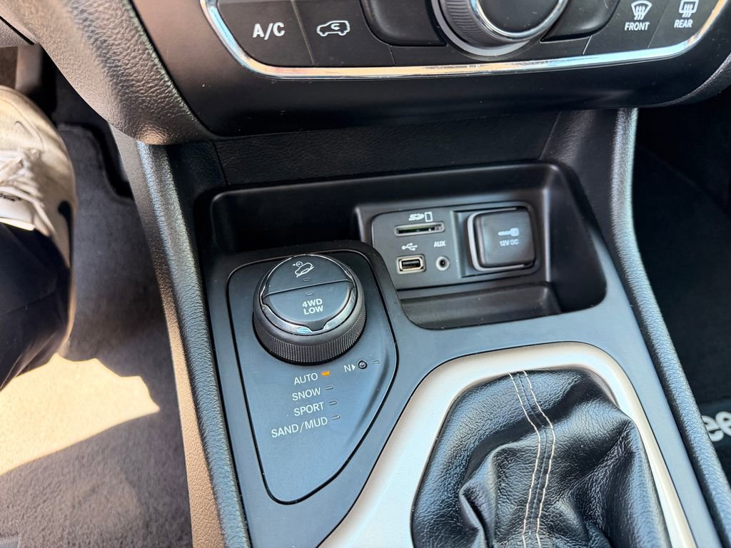 Used 2014 Jeep Cherokee Latitude AWD/4WD image 20