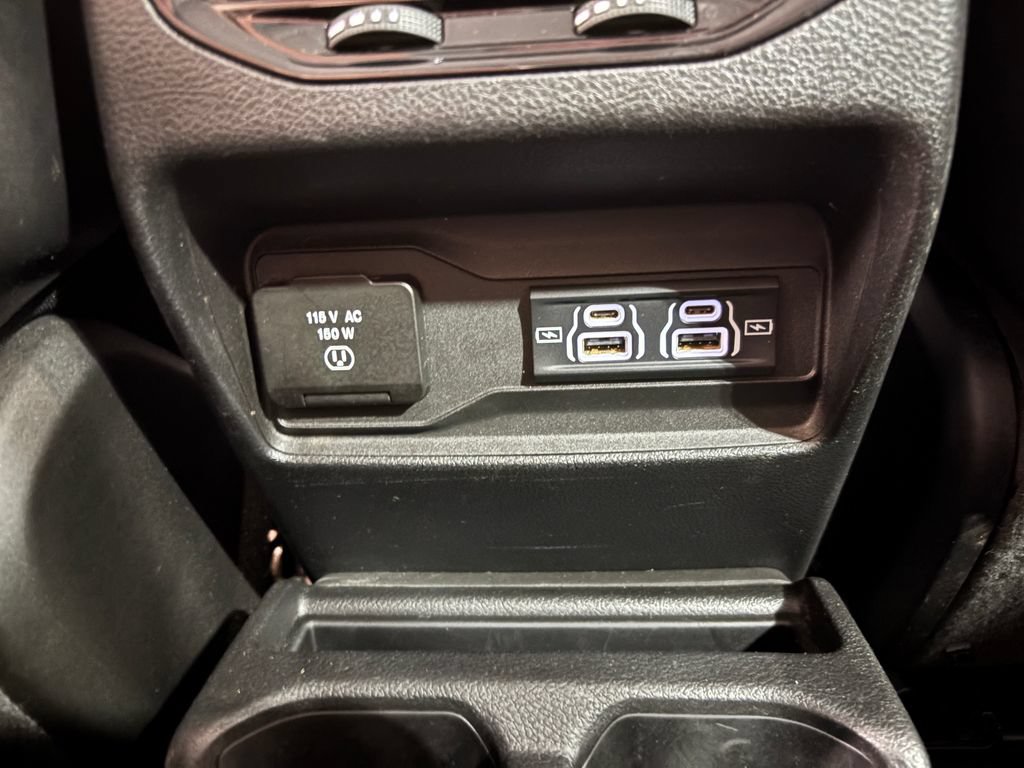Used 2022 Jeep Grand Cherokee L Limited w/ Luxury Tech Group II AWD/4WD image 16