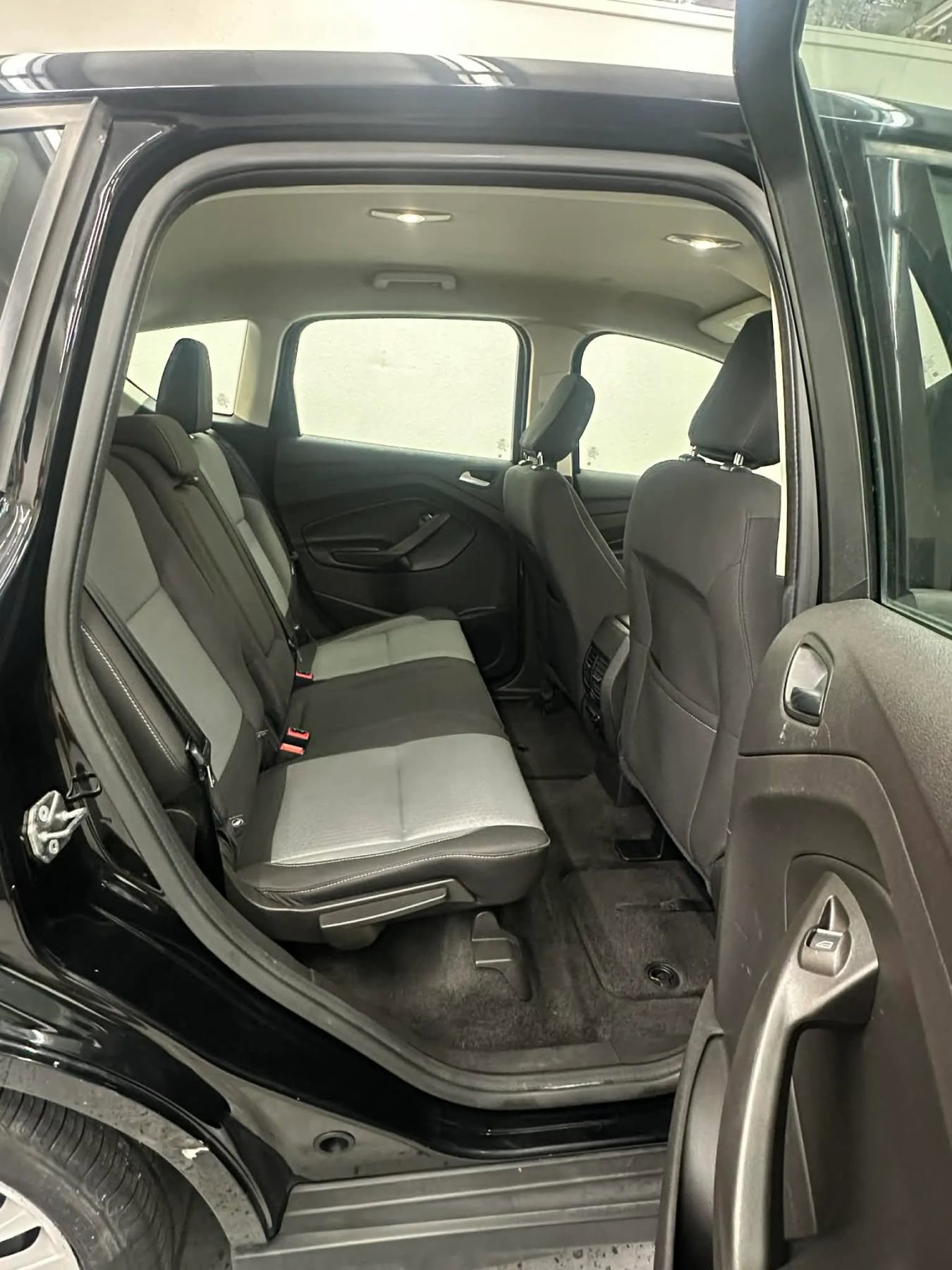 Used 2018 Ford C-MAX SE w/ Interior Protection Package image 46