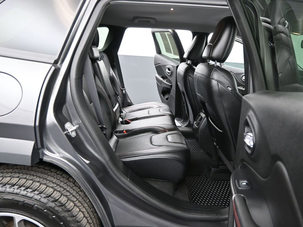 Used 2022 Jeep Cherokee Trailhawk w/ Premium Leather Package image 31