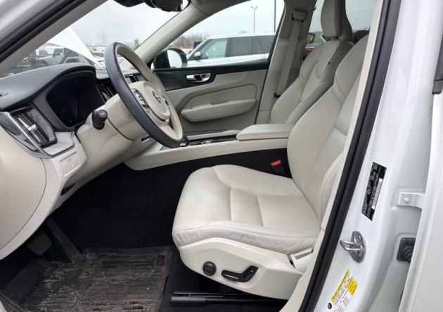 Used 2023 Volvo XC60 B5 Plus w/ Climate Package image 2