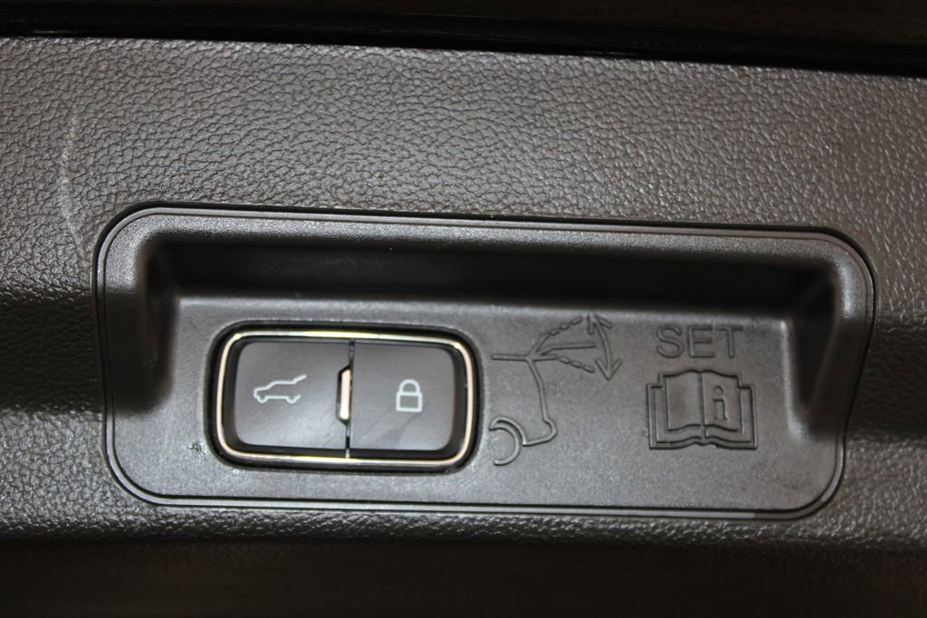 Used 2023 Ford Explorer Limited image 29