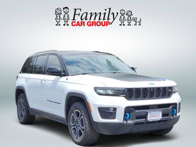 Used 2022 Jeep Grand Cherokee Trailhawk w/ Advanced Protech Group II AWD/4WD image 2