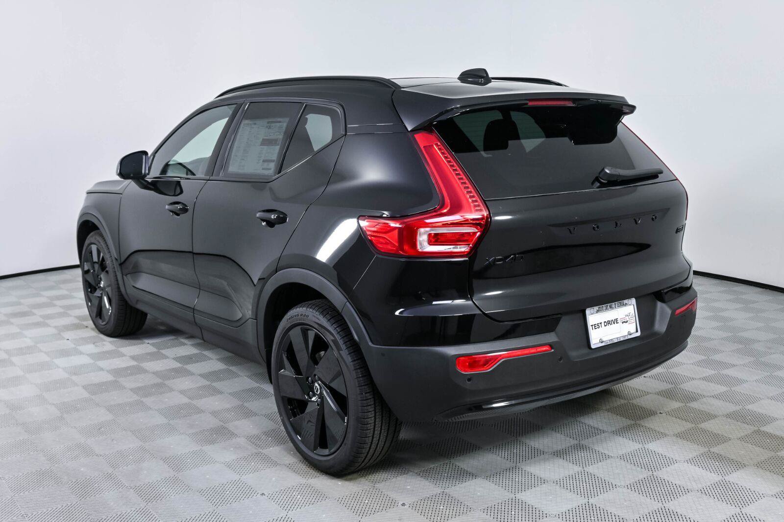 New 2026 Volvo XC40 B5 Ultra w/ Protection Package Premier AWD/4WD image 3