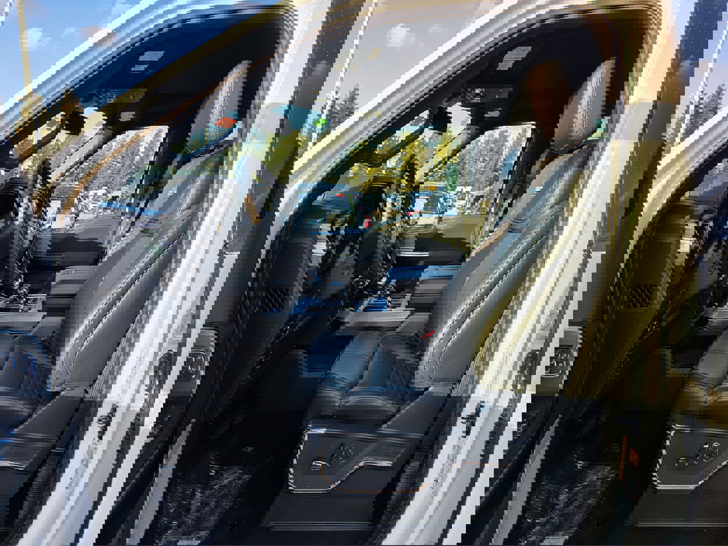 New 2025 Ford F150 Platinum w/ Equipment Group 702A High image 21