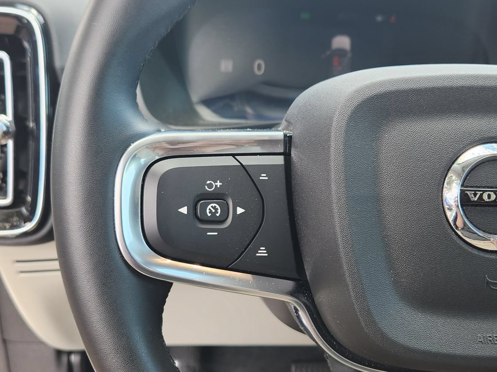 New 2026 Volvo XC40 B5 Plus w/ Protection Package Premier AWD/4WD image 17
