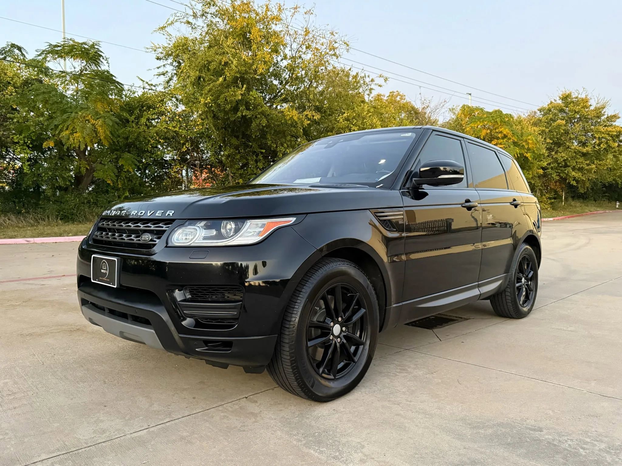 Used 2017 Land Rover Range Rover Sport SE image 2