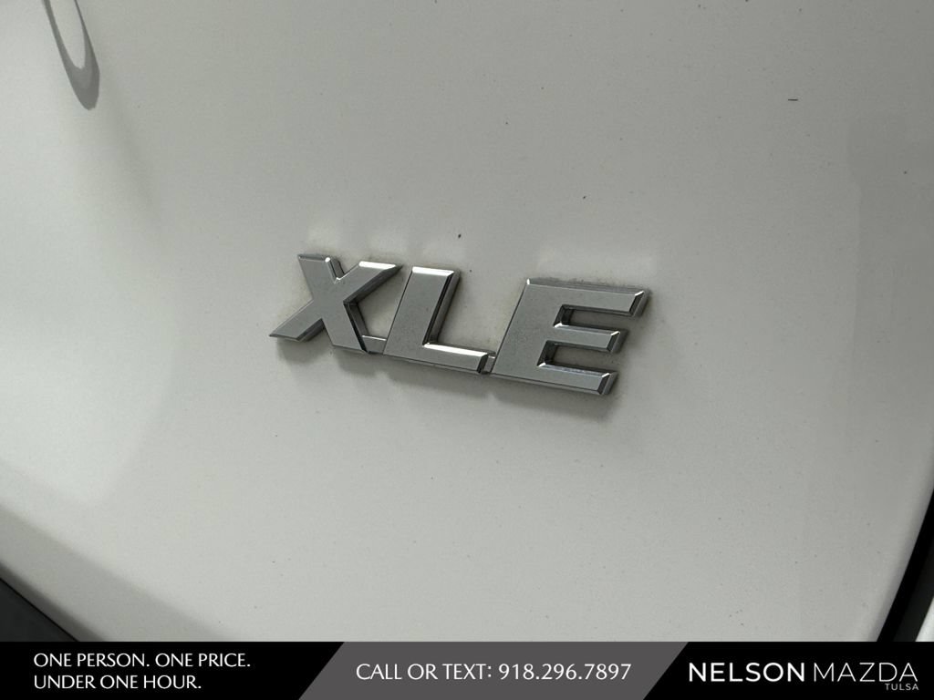Used 2020 Toyota RAV4 XLE Premium FWD image 15