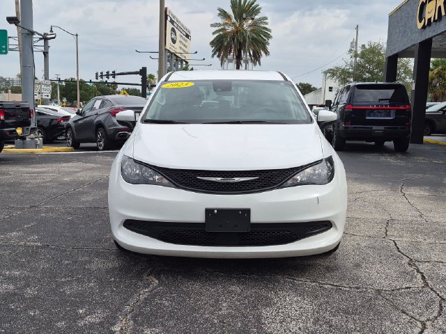 Used 2023 Chrysler Voyager LX FWD image 2
