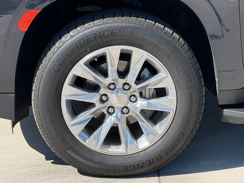 Used 2023 Chevrolet Suburban Premier RWD image 7