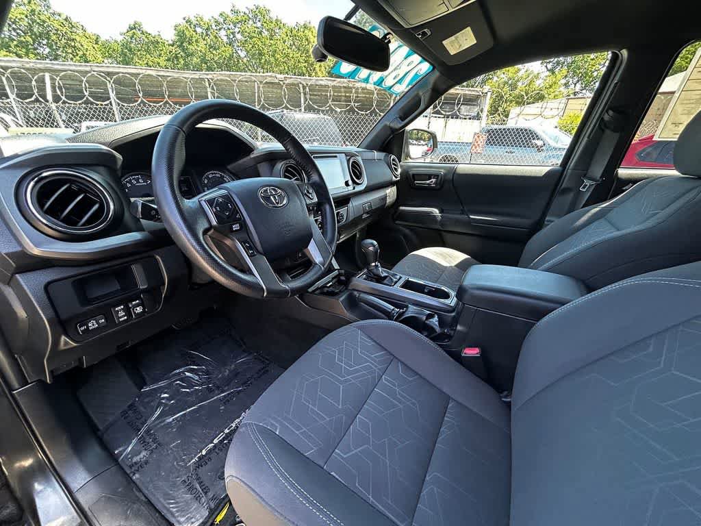 Used 2017 Toyota Tacoma TRD Sport w/ Tow Package image 2